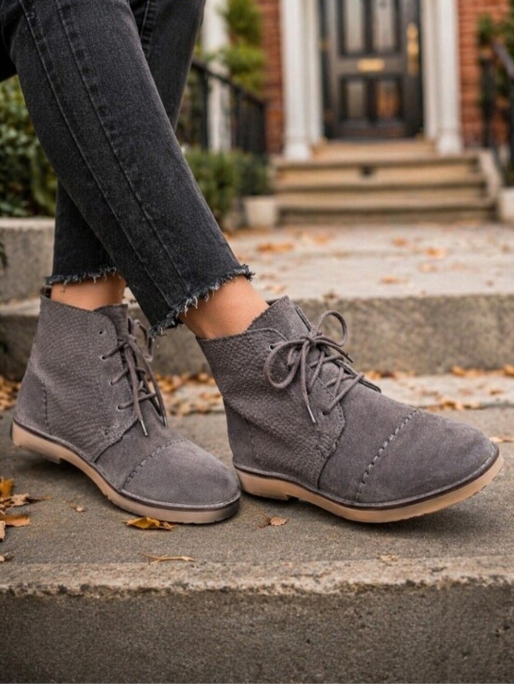 Tom's Mateo Suede Chukka Boot Size 6
